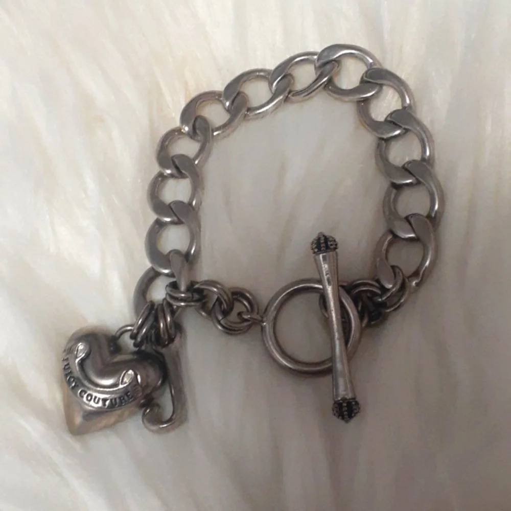 Vtg Juicy Couture Iconic Silver Charm Bracelet w/Heart Pendant & J Charm